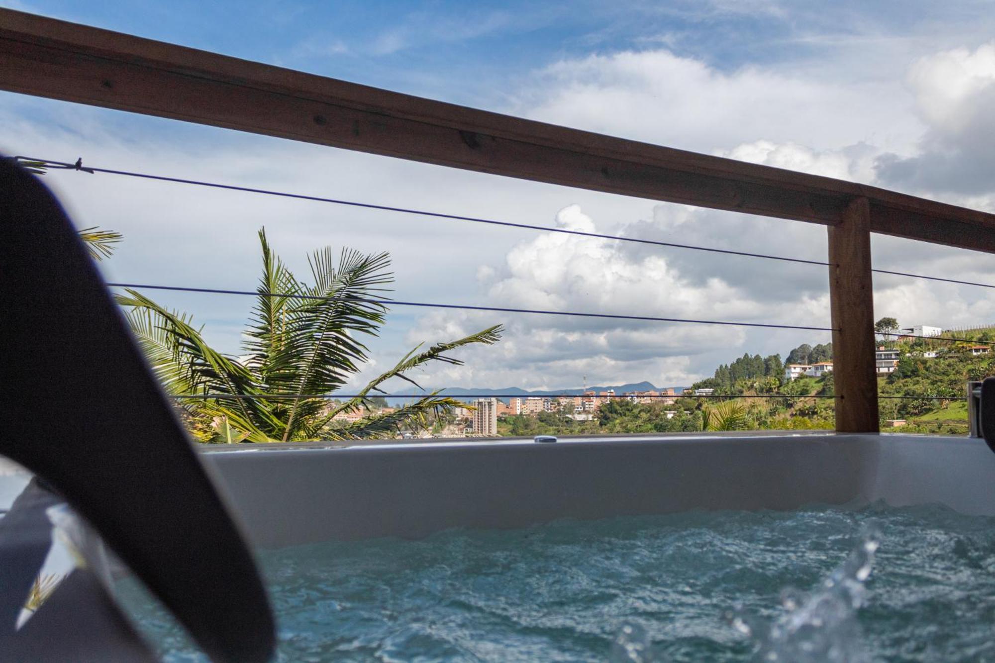 Mayka Cabanas Con Jacuzzi Guatape Exterior photo